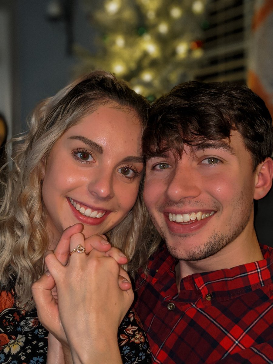 alli_grace96's tweet photo. I said yes to forever 💍 https://t.co/G7qWW3AaYe
