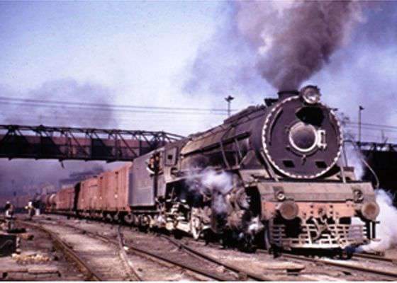 JaunpurL's tweet photo. एजे की शुरुआत 1940 के करीब (करीब इसलिए क्‍योंकि आधिकारिक आंकडा रेलवे
के पास भी मौजूद नहीं है) हुई।आजादी की तमाम गहमागहमियों के बावजूद अंग्रेजों
ने इस सवारी गाडी को हरी झंडी दिखाई। वजह थी उनका अपना पूरब का आक्‍सफोर्ड(इलाहाबाद विश्‍वविद्यालय स्‍थापना 1887) जो शिक्षा का एक केंद्र था https://t.co/tAU9hhMut9