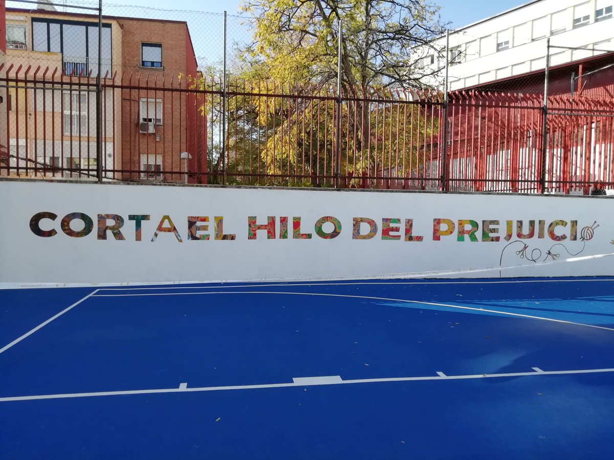 iessimancas's tweet photo. Inauguración del Mural por la Igualdad #educaciónpública #IESBarriodeSimancas https://t.co/Xr4D4HZwJa