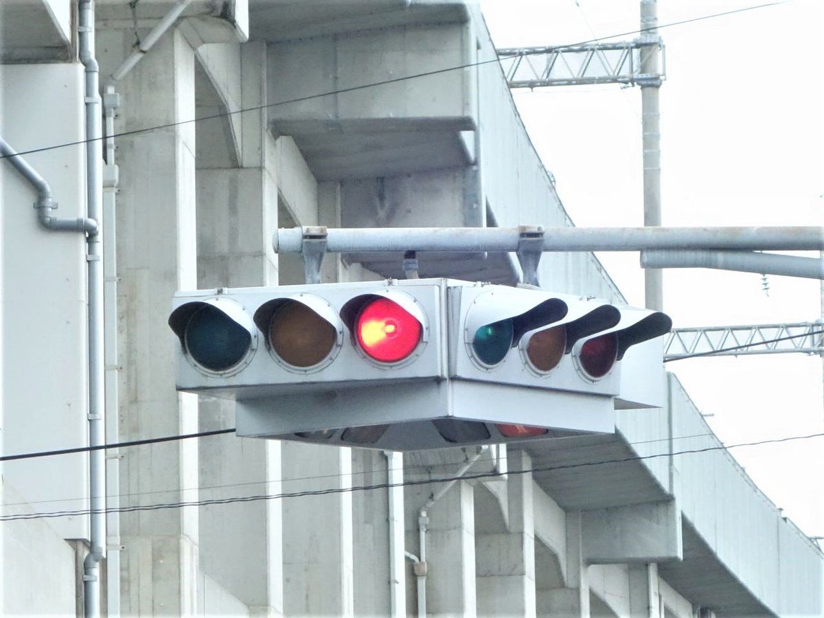 信号機 ナフコ マツコさん公認(!!)のオシャレな信号機。仙台です。 #マツコの知らない世界
