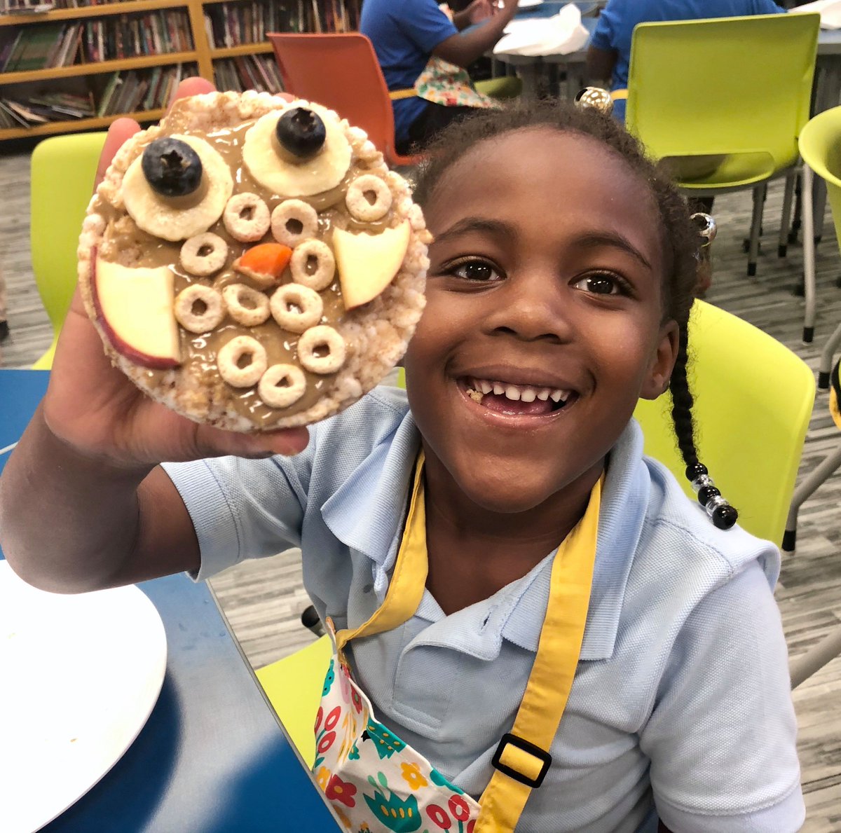 TBFarm2School's tweet photo. Having some fun with sunbutter owl cakes made with apple wings and blueberry eyes! https://t.co/BtmavNGdu3
#sproutsfm
#Keeptbb
@BGCTampa https://t.co/SWGuIFo16v