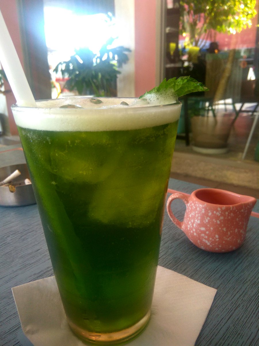 Minum Ice Tea Sulema's mirip kya minum ice melon di mix daun mint