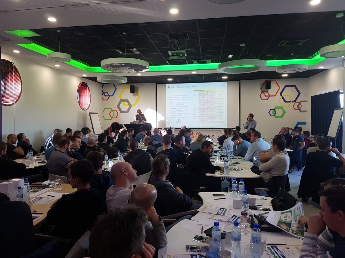 La MSG 2.0 fait son kick-off ! 
Tous les salariés réunis et tournés Vert... l'Avenir 🐄😉.
<a href="/EmilieViaud/">Emilie Viaud</a> <a href="/BoivinIsa/">isa_boivin</a> <a href="/CorinneCacheux/">Corinne Cacheux</a> <a href="/alexhainneville/">Alexandre</a> <a href="/PhilippeHurtrez/">Philippe Hurtrez</a> #MSGNO #GRDFNO