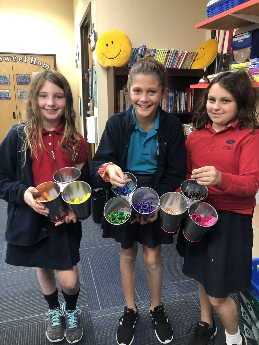 Goldberg4th's tweet photo. When your students color code the markers, you know you’ve successfully passed on the passion for organization. 👌🏻#davis4 https://t.co/xQe9AHR5c9
