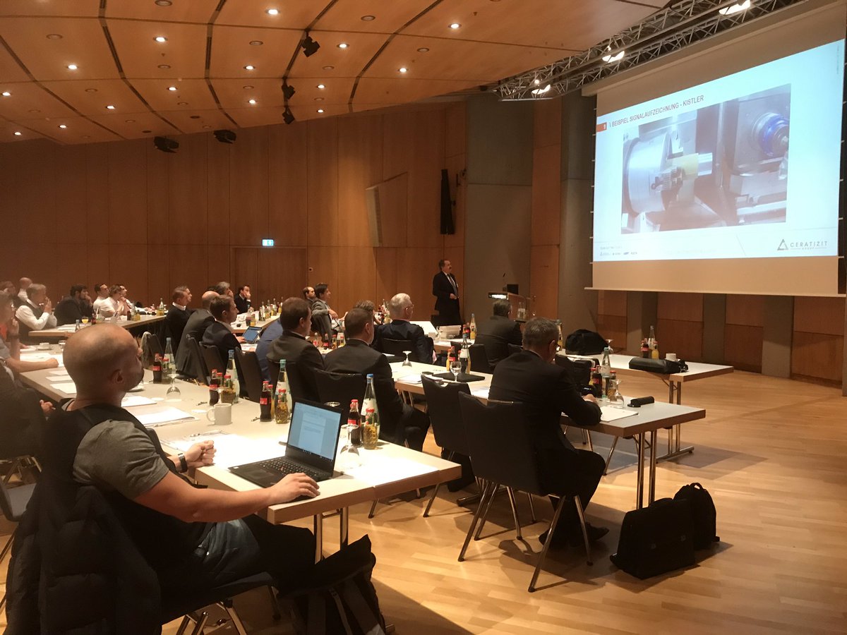 Ceratizit_Tools's tweet photo. Dr. Uwe Schleinkofer präsentiert #FreeTurn und #highdynamicturning #HDT beim Praxisforum des @hanserverlage in Neu Ulm. #teamcuttingtools #ceratizit https://t.co/3Gy1LfpcU9