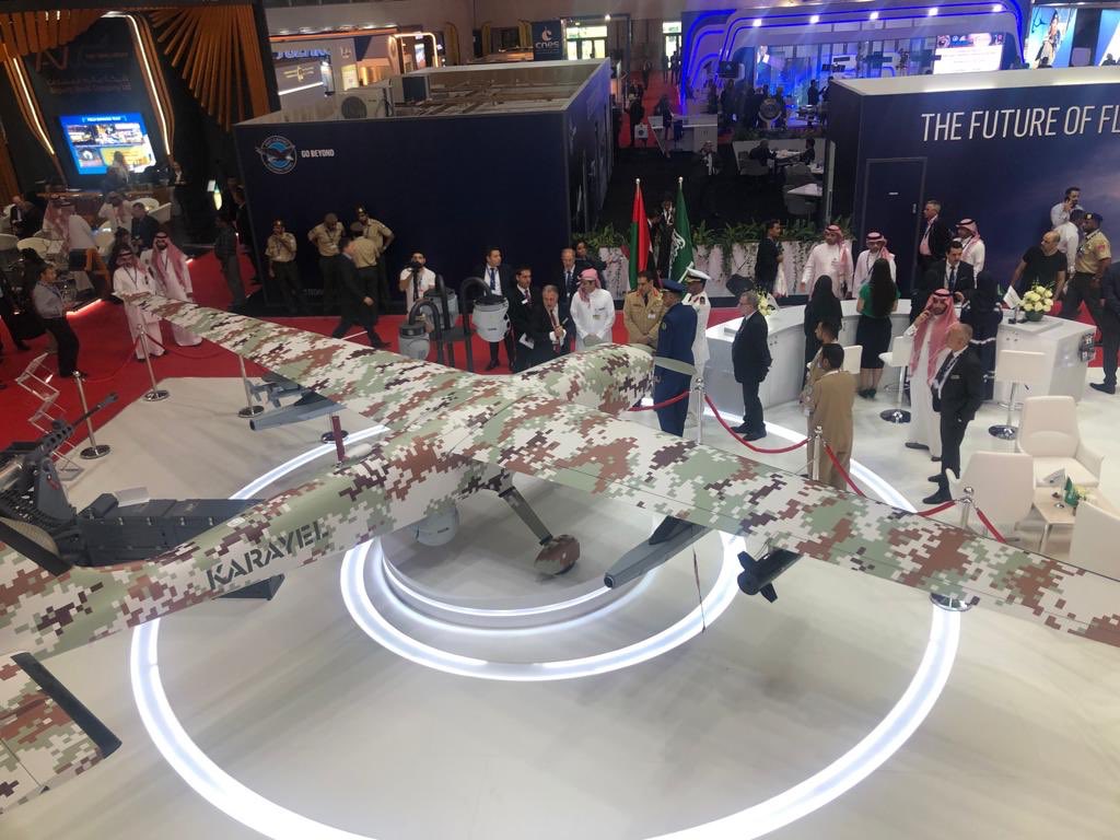 lentatek_'s tweet photo. 17-21 Kasım tarihlerinde gerçekleştirilen @DubaiAirshow da bölgesel iş birliği ile sergilediğimiz İnsansız Hava Aracımız KARAYEL, üstün kabiliyetleriyle fuarda büyük ilgi topluyor.
#VESTELSavunma #VESTELDefence #UAVs #İHAs https://t.co/LURg3wmd4M
