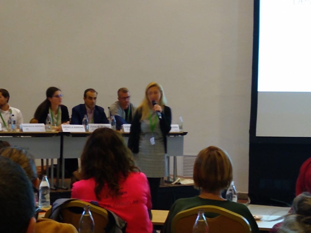 merbondal's tweet photo. A great conference in @AECCSevilla Sevilla with @CATCH_ITN team ~ #CatchITN Final Meeting
“Desing Thinking. How important are the #patients in the process of designing service innovation in #eHealth!” my research speech 😊
#DesignThinking #ServiceInnovation #Cancer #research https://t.co/dscGm4yFYQ