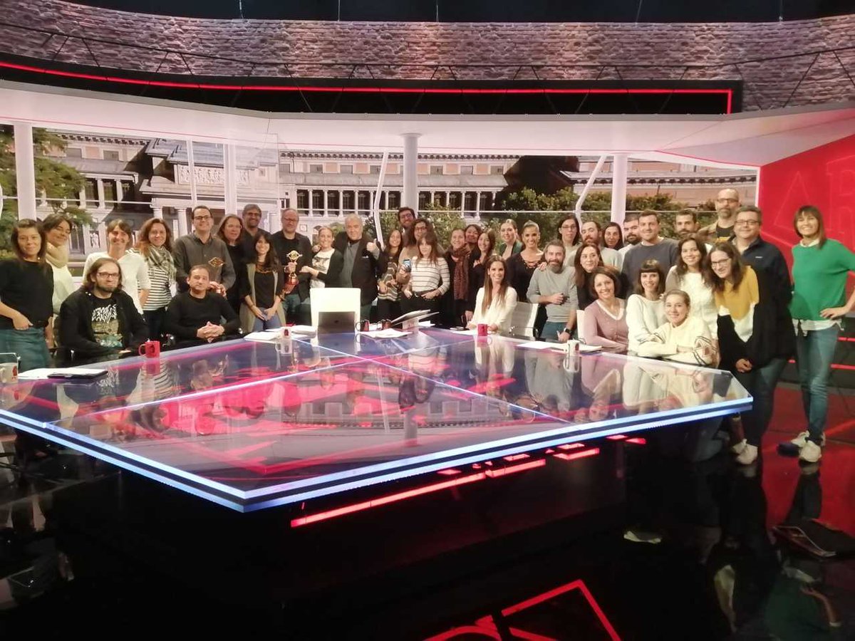 DebatAlRojoVivo's tweet photo. Ayer ganamos uno de los #PremiosIris: al Mejor Informativo.
¡GRACIAS! 😍
 https://t.co/Rhs0GTT7M4 https://t.co/4yjpCVJd0Y