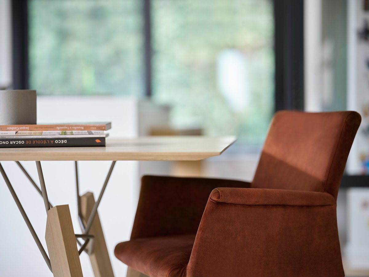 The color is rust. 🧡🧡
#trendcolor #rust #pure #backtobasics #chairs #mymobitec #belgiandesign