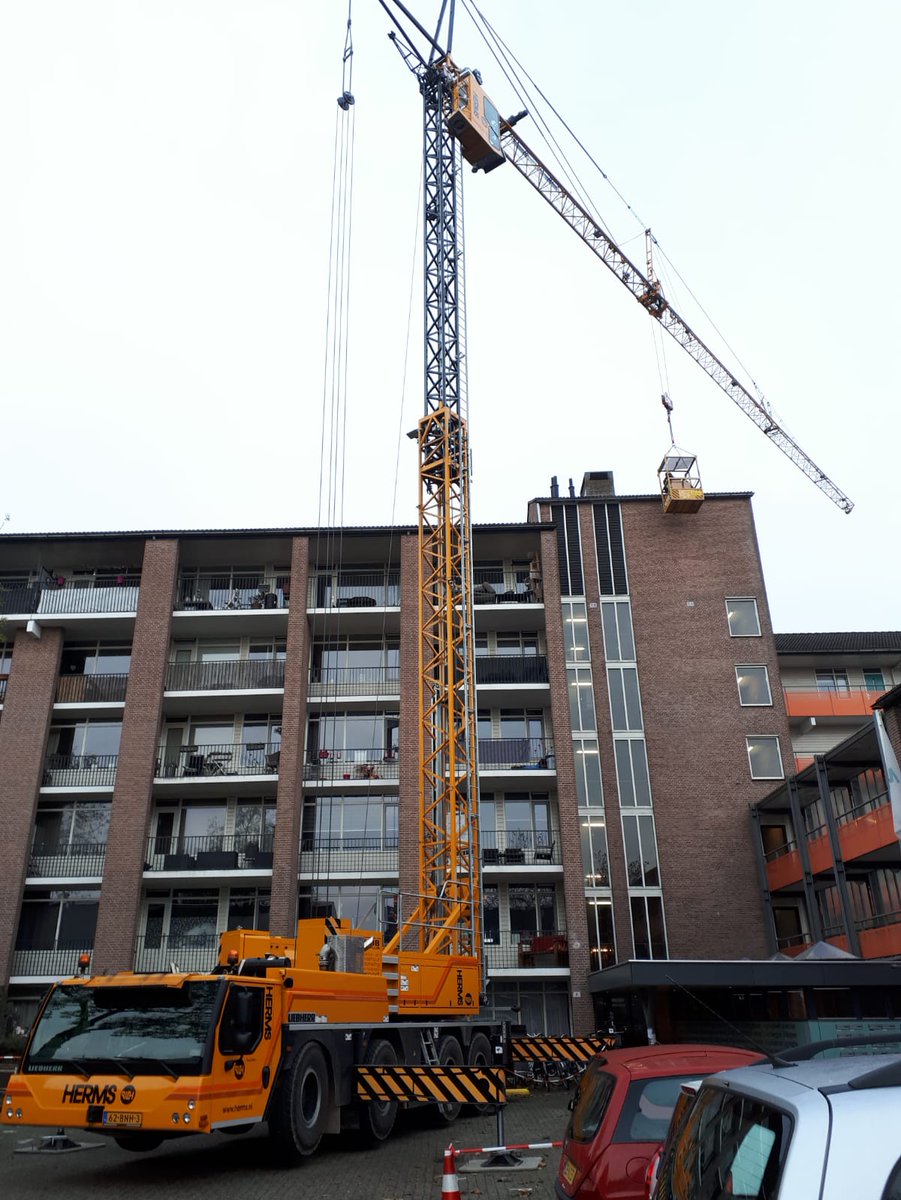 Op dit moment is Loo Plan bezig met het ongeschikt maken van hoogbouw in Apeldoorn. Daarbij is er soms groot materiaal nodig om overal bij te komen.
