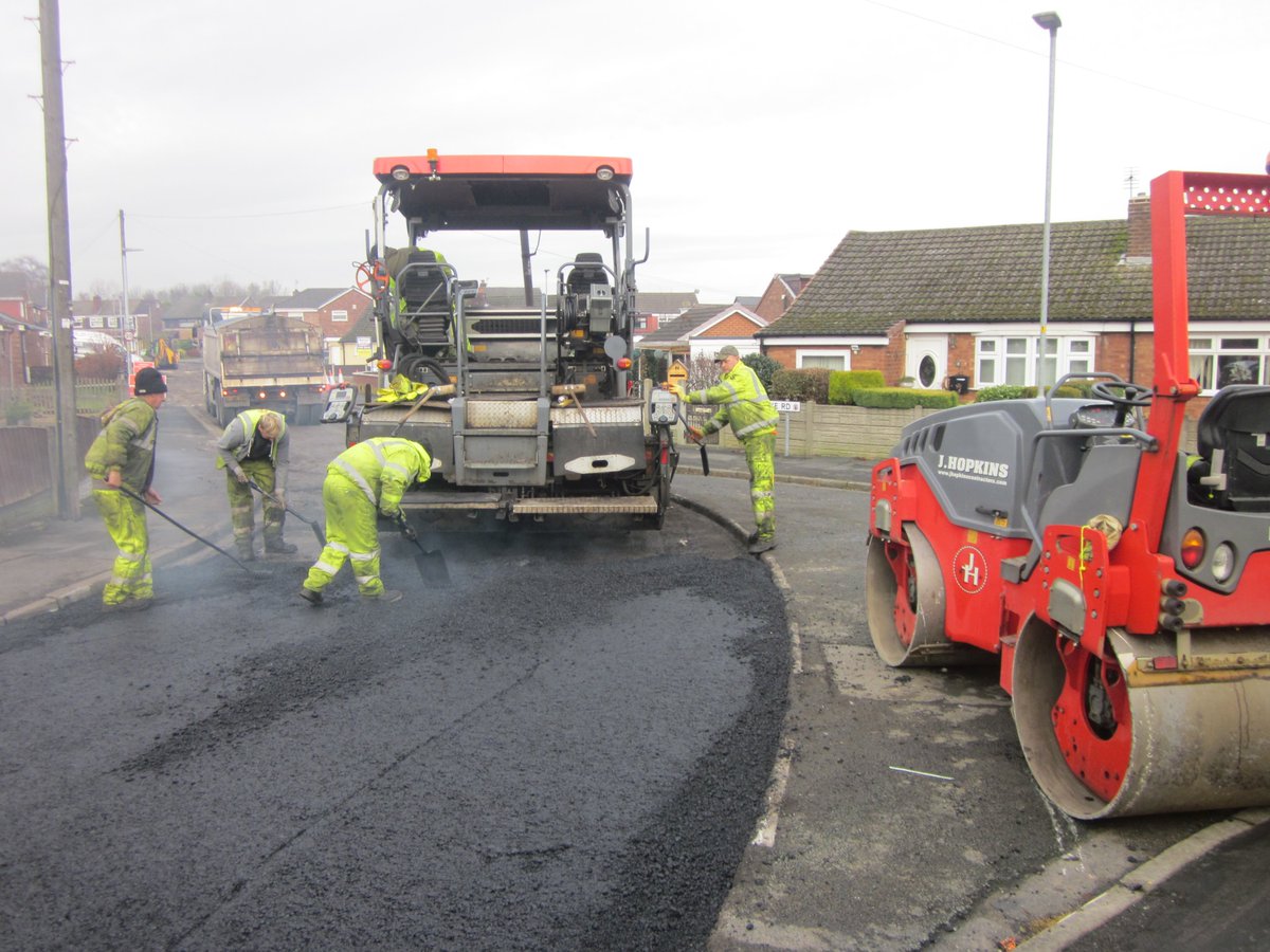 @FireWithinWigan @GalleriesWigan <a href="/AL00100110AL/">Al and Al</a> Our @wiganhighways team are carrying out one of many carriageway resurfacing schemes this week in Hindley Green. Well done team 👏👏👏
You can see a list of planned schemes here wigan.gov.uk/highwaymainten…