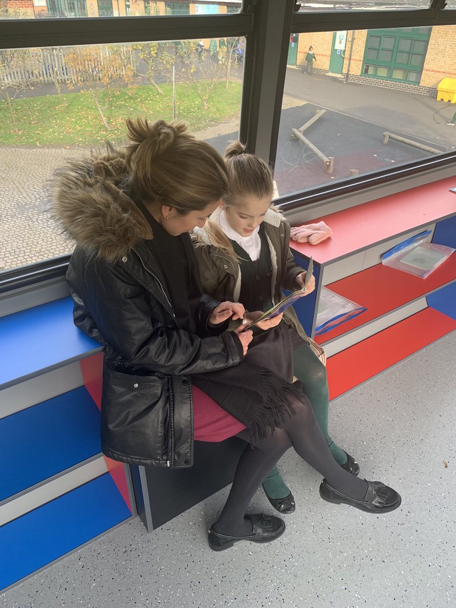 StAndrewsSW16's tweet photo. Oooo... the bus is nearly finished! #SneakPeak #Shhhh #SilentReading #QuietReading 📚 https://t.co/DDYVXa71SS