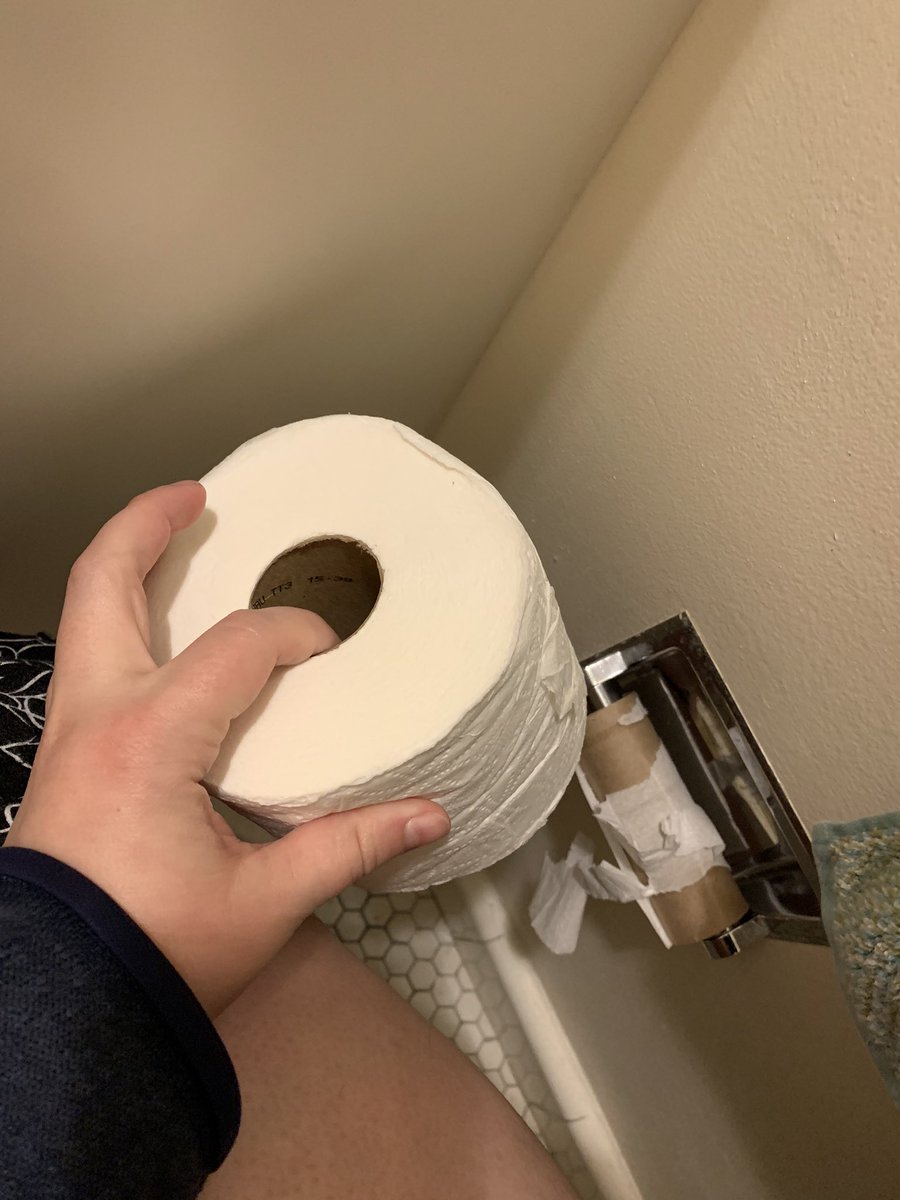 softmush's tweet image. Omg milestone! First roll of toilet paper being replaced at the new apartment! Here to many more! :’) #newrollnewme #blessed #freshed #toiletpaper #530AM