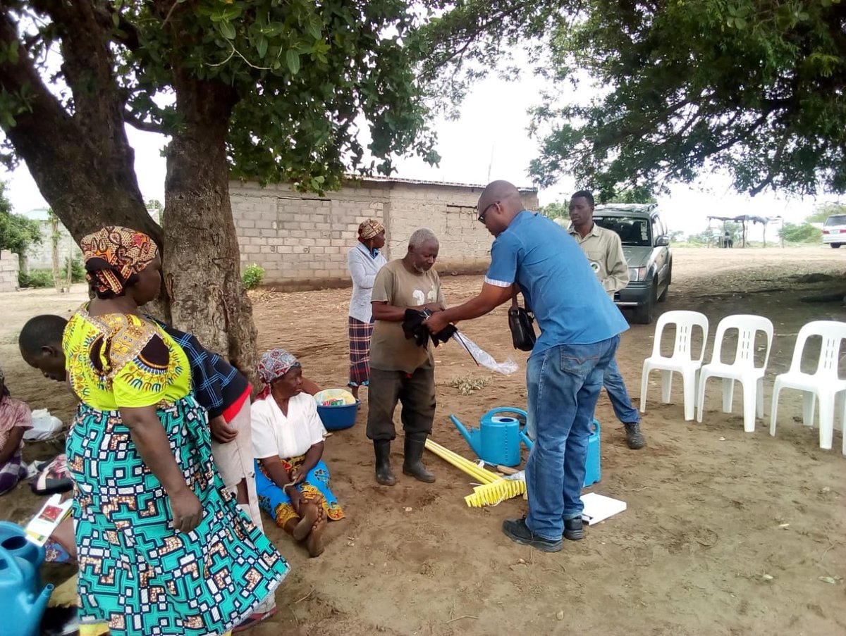 progettoMondo's tweet photo. Al via le prime formazioni in agricoltura naturale nei distretti di Boane e Namaacha!
Siamo in #Mozambico, provincia di Maputo, dove è in corso un progetto per prevenire e rispondere ai cambiamenti climatici...
https://t.co/6xiBbxImZ1
@FOCSIV @AOIcooperazione
#progettomondo https://t.co/pCL8TKWo4Z