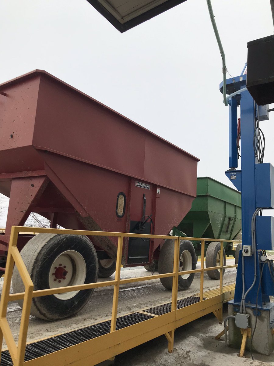 We’ve got the wet pad all set up to handle corn this morning <a href="/PortAlbertBrnch/">Thompsons PortAlbert</a>! Currently a very short lineup - give the branch a call for updates throughout the day #harvest19 #corn #ontag
