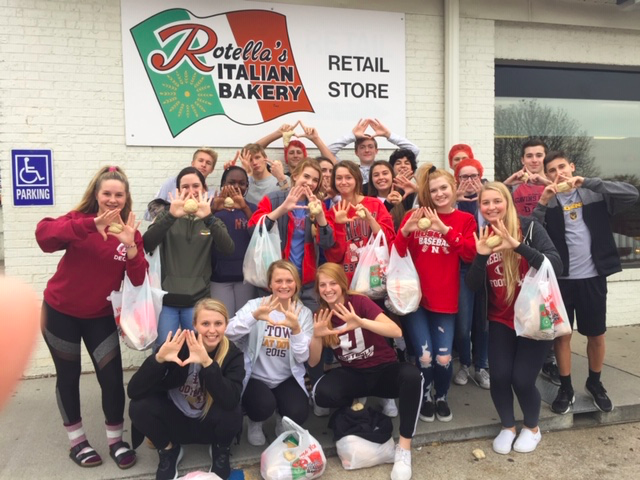 plhsdeca's tweet photo. Global Entrepreneurship Week continues! Did you know that Rotella's Bakery is the 17th largest employer in Sarpy County? Founded in 1921, Rotellas is still a family run business right in LaVista. #GEW2019 @DECAInc @NebraskaDECA https://t.co/mzvKO9KPF0