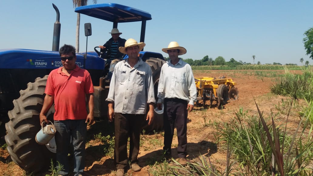 magparaguay's tweet photo. #CDASanPedro monitoreo a preparación de suelo🚜 para productores de la Federación Nacional Campesina. Se está previsto realizar 100 ha de rastreada que beneficiará a 100 productores de la zona. Asisten técnicos #MAG

📍Ycuá Pindo, distrito Gral. Aquino https://t.co/aLA5FbAASX