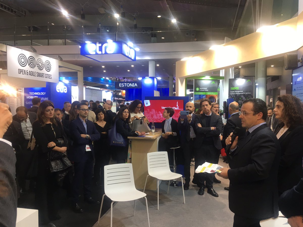 pnmetroplus's tweet photo. Riprendono i lavori con #Messina il Sindaco @CatenoDeLuca introduce le #soluzioni #Smartcities #PonMetro @ME_SmartCity Urbamid+ #circolovirtuoso #sindacoreplicabile #innalzamentoqualità #serviziurbani https://t.co/mXdMjDRIcJ