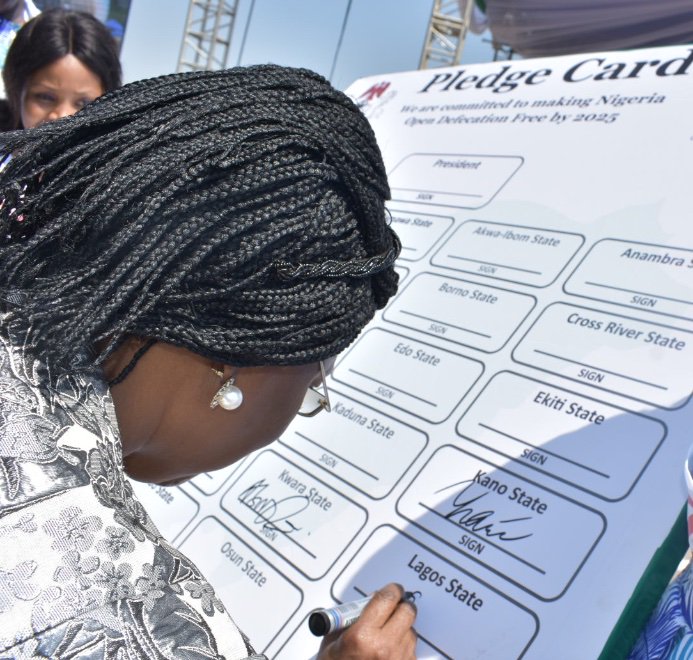 Earlier today, the <a href="/FMWRNigeria/">Water Resources NGR</a> with support from <a href="/UNICEF_Nigeria/">UNICEF Nigeria</a> &amp; dev. partners officially launched the “Clean Nigeria: Use the Toilet” campaign. Some state govt publicly signed a pledge card to show their commitment to #EndOpenDefecation &amp; #CleanNigeria! #WorldToiletDay
