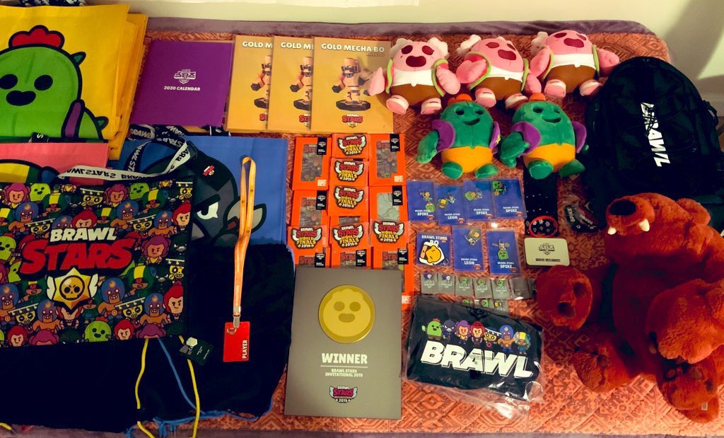 BRAWL STARS WORLD CUP MERCH GIVEAWAY!

In honour of the World Cup me and cryingman are teaming up for a huge merch giveaway! 

3 winners will be randomly selected!

All you have to do is:

🔥 - Follow <a href="/OGBrawlStars/">OG</a> &amp; @CryingMan_BS 
🔁 - Retweet 
🗣 - Tag 2 friends

Good luck 🥰