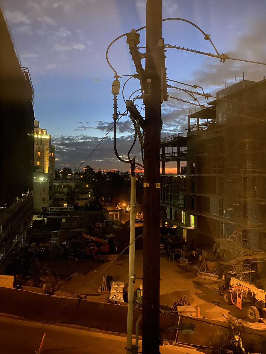 davemorgannyc's tweet image. Awesome pre-dawn Sunset Blvd run; ready for another amazing media-wonky day at #CodeMedia with @pkafka @Recode