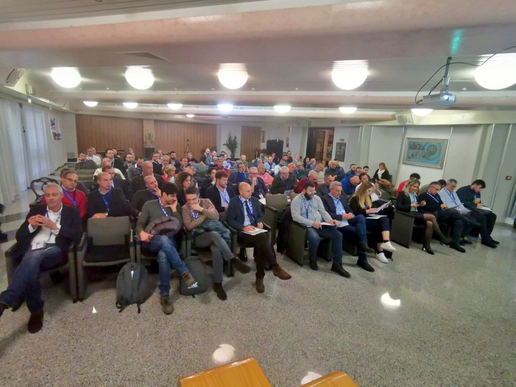 #Chianciano Assemblea Quadri Dirigenti Federazione Attività Ferroviarie #UGL <a href="/uglaf/">UGL T.A.F.</a> durante la relazione Segretario Nazionale Ezio Favetta <a href="/eziof1978/">ezio favetta</a> ed il mio intervento: dumping contrattuale, orario di lavoro, nuove figure professionali, welfare, rappresentanza, partecipazione