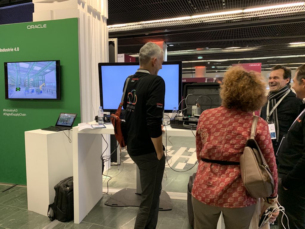 camillejourdain's tweet image. Sur le forum #Innovation, découverte des technologies de l&apos;industrie 4.0 et des entrepôts connectés par @Oracle_France et Mistubishi.  
#RobotAutonome #IoT #IntelligenceArtificielle #IA #Chatbot #Voice #ERPCloud
#OracleMCD #OracleMCX #OracleMBS #LBDW