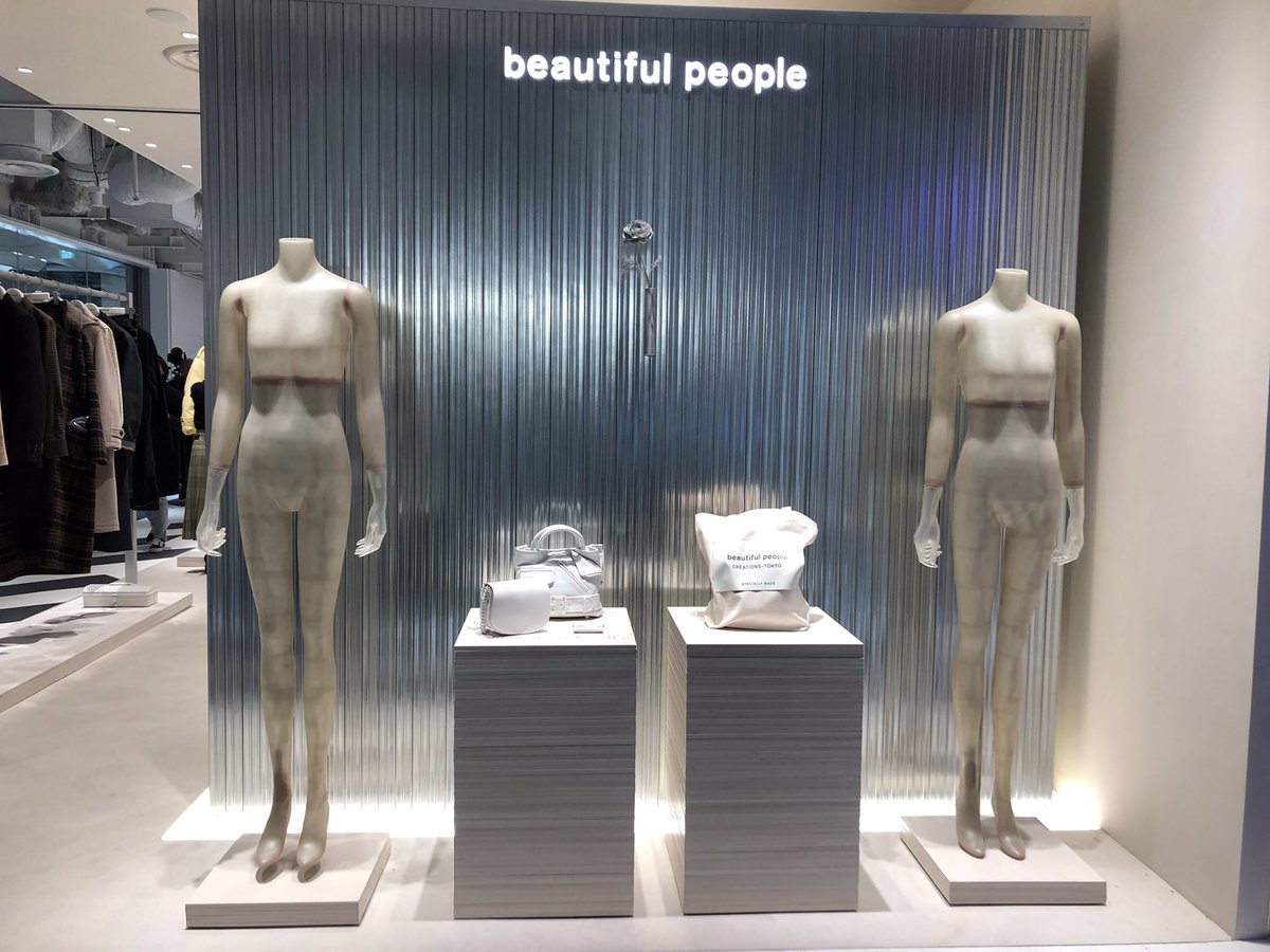Wwdjapan Twitter પર オープン取材 ビューティフルピープル は渋谷パルコ の2階の通路に出店 建築資材や骨組みをそのまま使った無機質な空間で 青山路面店以外で初のウィメンズとメンズの複合ショップです 限定商品のカタカナのブランドロゴtは外国人観光客に
