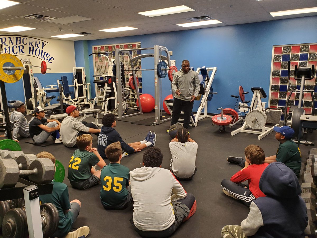 BGCGKCSportsLAB's tweet photo. It's true RBI strength and conditioning has begun #building4tomorrow @HelpKCKids @SportsLAB_KC @royalscharities @MLBRBI https://t.co/YBgP21qAj0