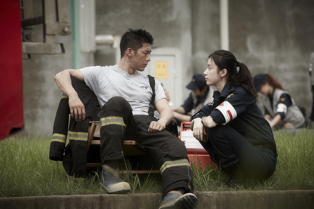 AddictedKCT's tweet photo. เศร้ามาเยอะล่ะ ขอแนะนำ Love 911 หนังโรแมนติก พระเอกคือนิ่งและหยิ่ง เป็นนักดับเพลิงพ่อหม้าย นางเอกเป็นแพทย์ นางเอกตามตื้อพระเอกเพราะอะไรบางอย่าง ไปดูจะรู้เองค่าาอิอิ เรื่องนี้ดีมากเราดูไปสองรอบอ่ะ555 #หนังเกาหลี #รีวิวหนังเกาหลี #เกาหลี #tvN https://t.co/xkvXYj1fHA