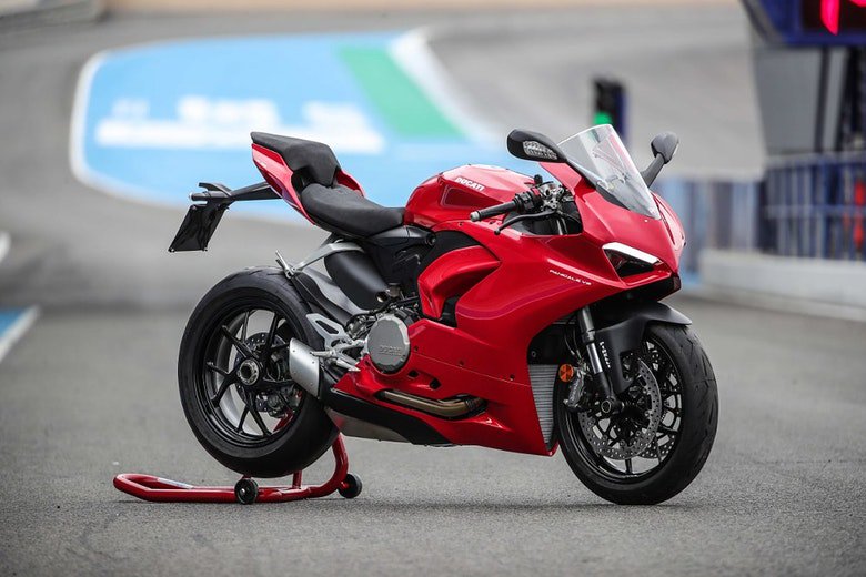 RevZilla's tweet photo. [First Ride] 2020 Ducati Panigale V2: https://t.co/gEQALKb2XW via #CommonTread

Everything you want to know. https://t.co/mKzDcEbFJi