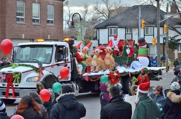 FrancesNunziata's tweet photo. The Weston Santa Claus Parade is this Sunday! This is my favourite event of the year and I hope to see lots of residents and families taking part in all the festive fun! 
Parade begins at Weston and Church, going south on Weston to Sidney Belsey 
November 24 at 2 PM. Dress Warm! https://t.co/NFxC4NWfn8