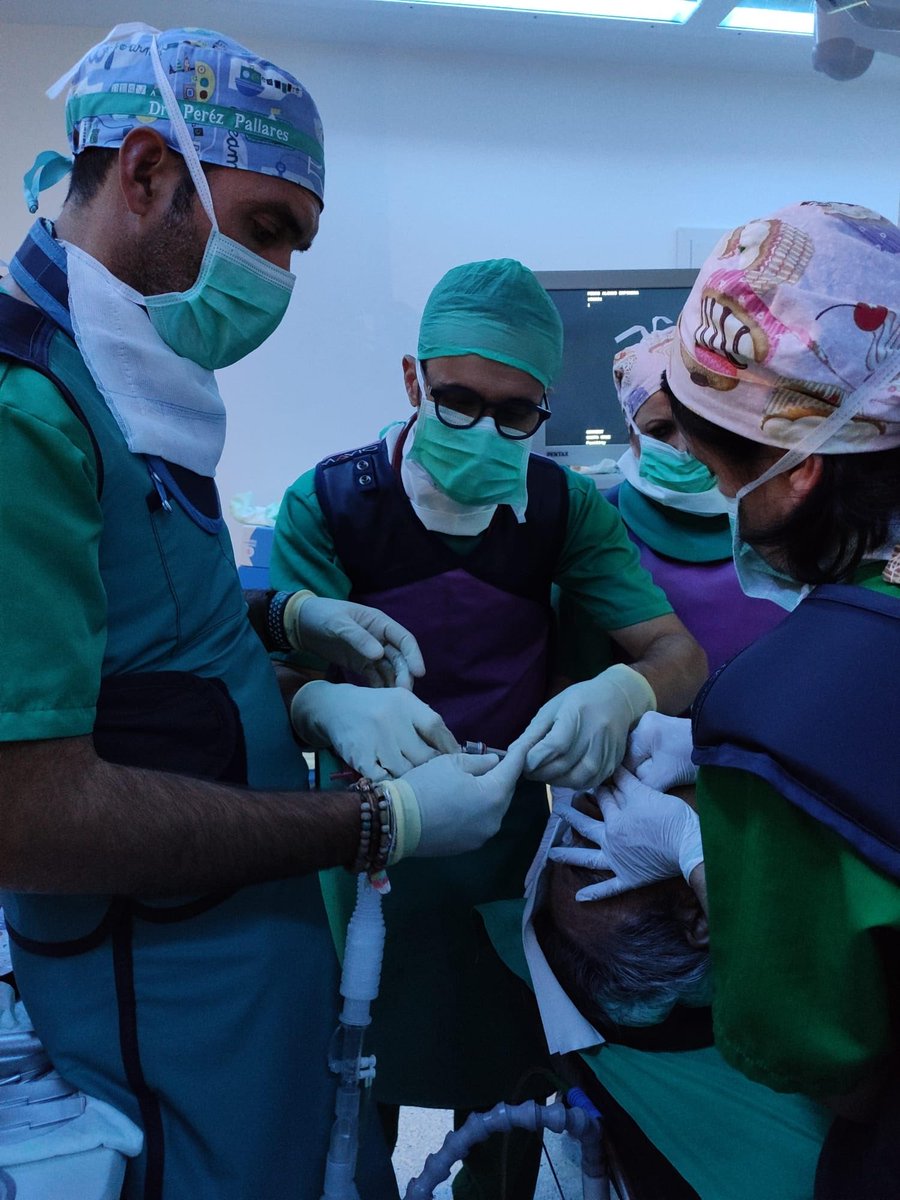 El profesor Dr.Javier Pérez Pallarés y director de #AerisRespiratorio ha impartido junto con el resto de la Unidad de #Neumología #Intervencionista del <a href="/hpscartagena/">Hospital Perpetuo Socorro</a> una nueva edición del prestigioso #CURSO de #INTERVENCIONISMO #PLEURAL Y #ECOGRAFÍA #TORÁCICA. Y ha sido un éxito!