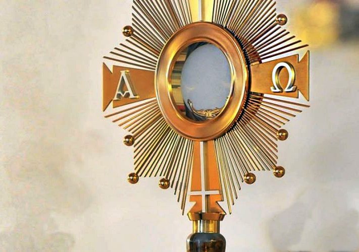 La hora de adoración es la base primordial de las almas que han   sido llamadas a estar unidas como nunca antes para mejorar el ambiente que   les rodea. De esa manera tendrán paz.