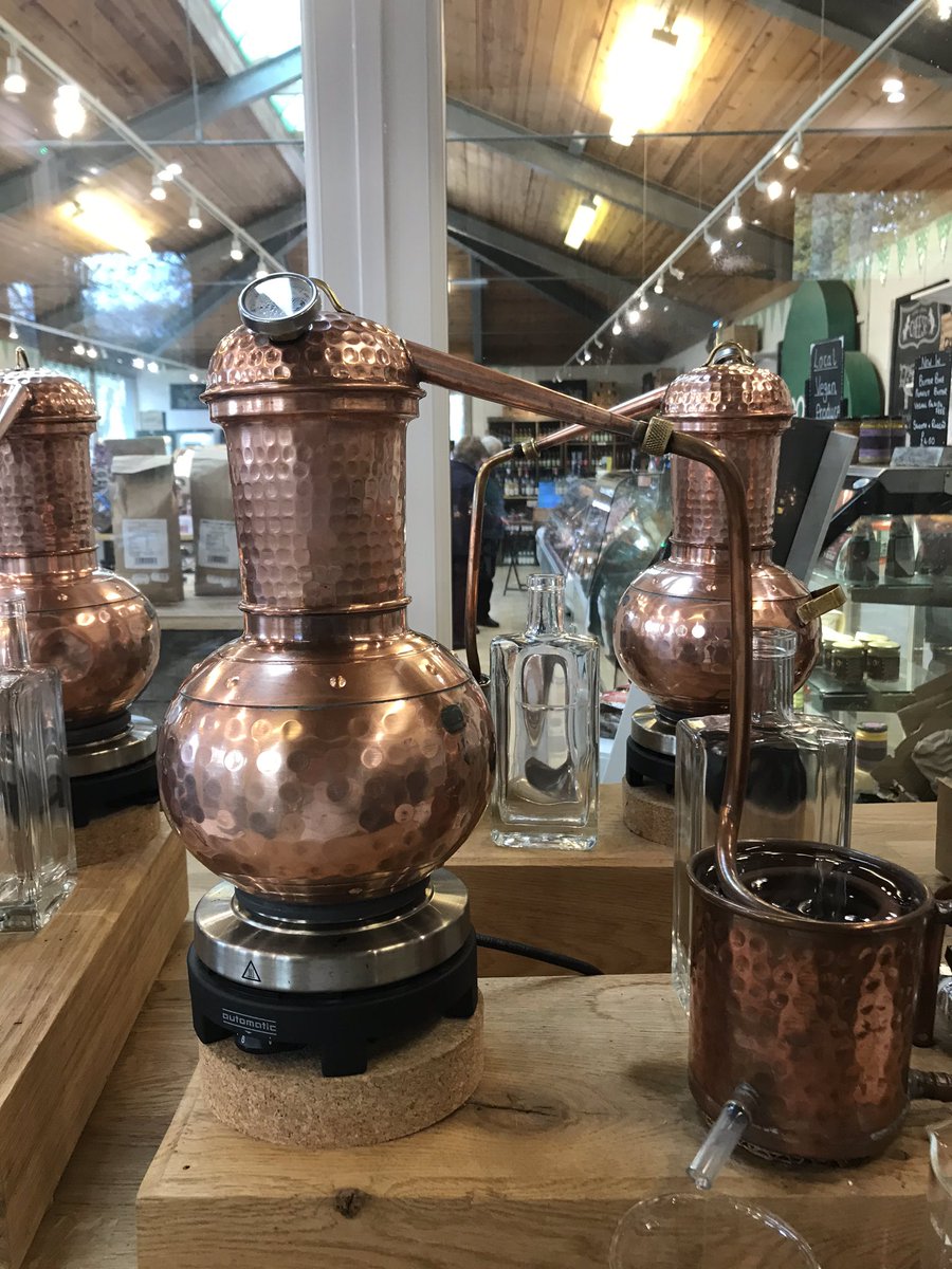 melanie_mjk's tweet image. Such a fun morning  @DevonGinSchool making Christmas spirit! Many thanks to Jessie &amp;amp; Moreena. 🍸🍸@DevonDistillery @VisitDevon @TheTigerGin #Ginmaking #Gin #TuesdayThoughts