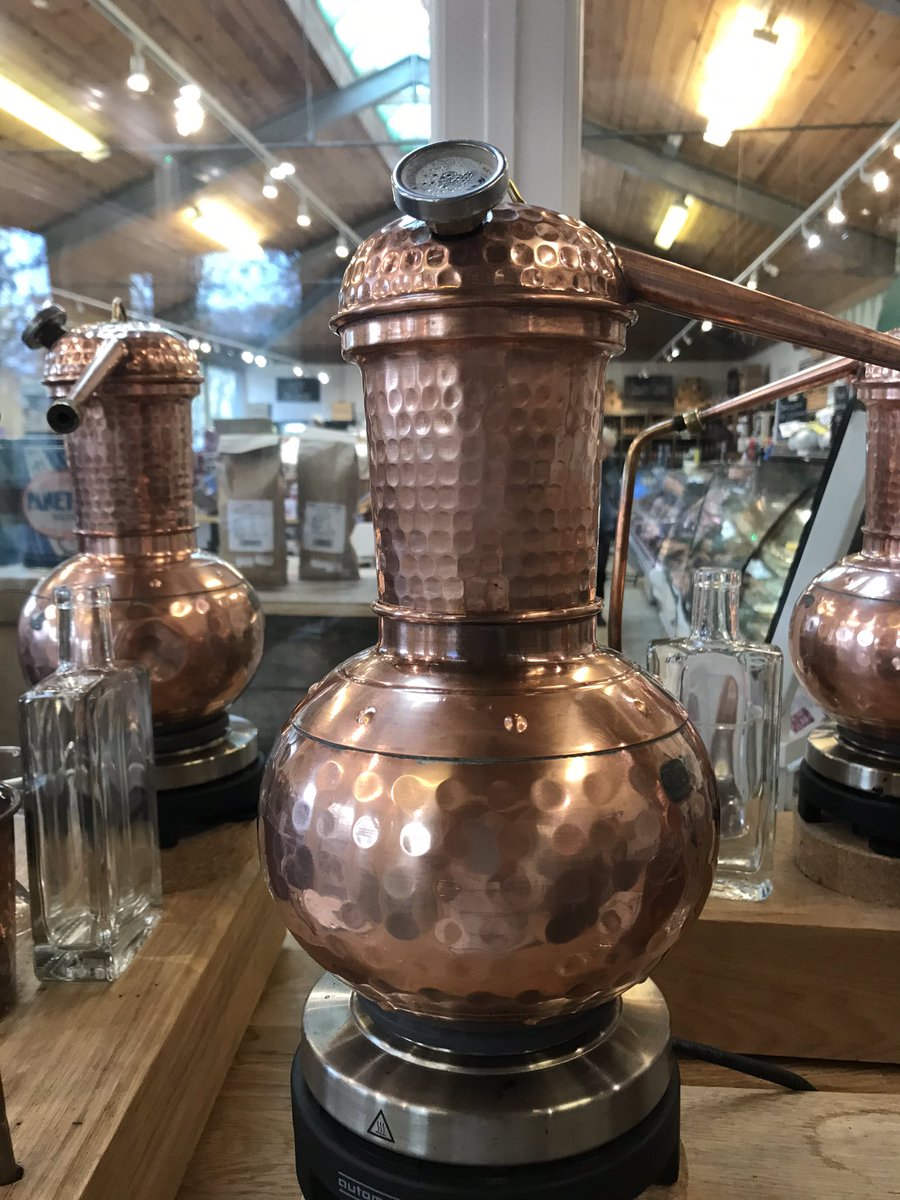 melanie_mjk's tweet image. Such a fun morning  @DevonGinSchool making Christmas spirit! Many thanks to Jessie &amp;amp; Moreena. 🍸🍸@DevonDistillery @VisitDevon @TheTigerGin #Ginmaking #Gin #TuesdayThoughts