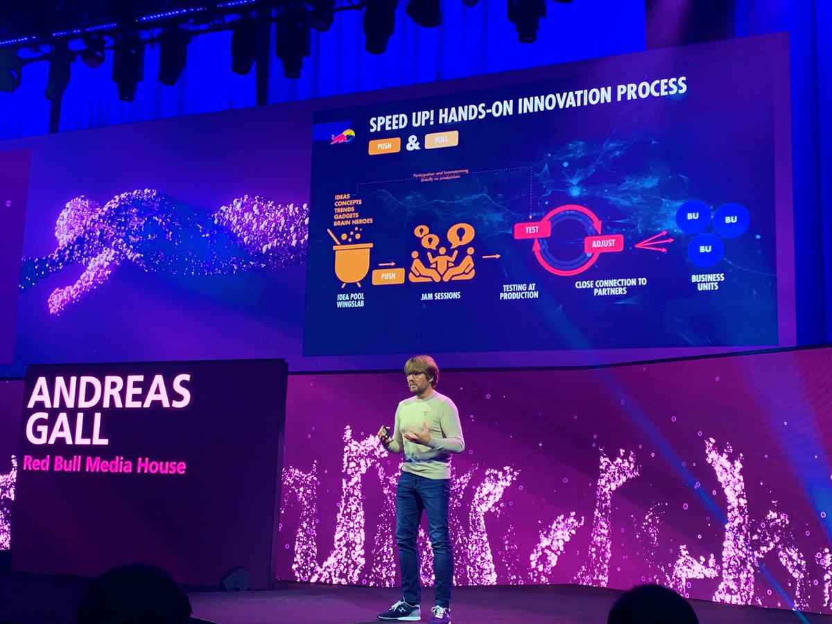 kampagnenleiter's tweet photo. „Wir müssen Geschwindigkeit aufnehmen und Experimente wagen“ @redbull Chief Innovation Officer @Fluegelverleih an @swisspost #directday #zukunftwagen #pureemotion https://t.co/HXuqjeWRsl