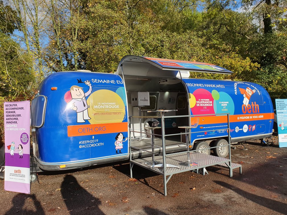 Diversidees's tweet image. @diversidees dans la caravane de ⁦@AccordOETH⁩ on sensibilise au handicap dans la joie .. et un peu dans le froid 🥶#languedessignes #SEPH2019 #SEPH