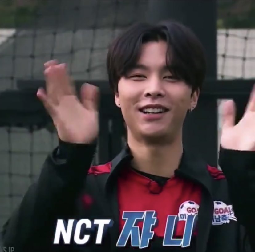 simonsuhs's tweet image. johnny stans have gone from a jrought to shirtless johnny, johrista and johnny goalkeeper all in less than a week, johfam how we feeling??