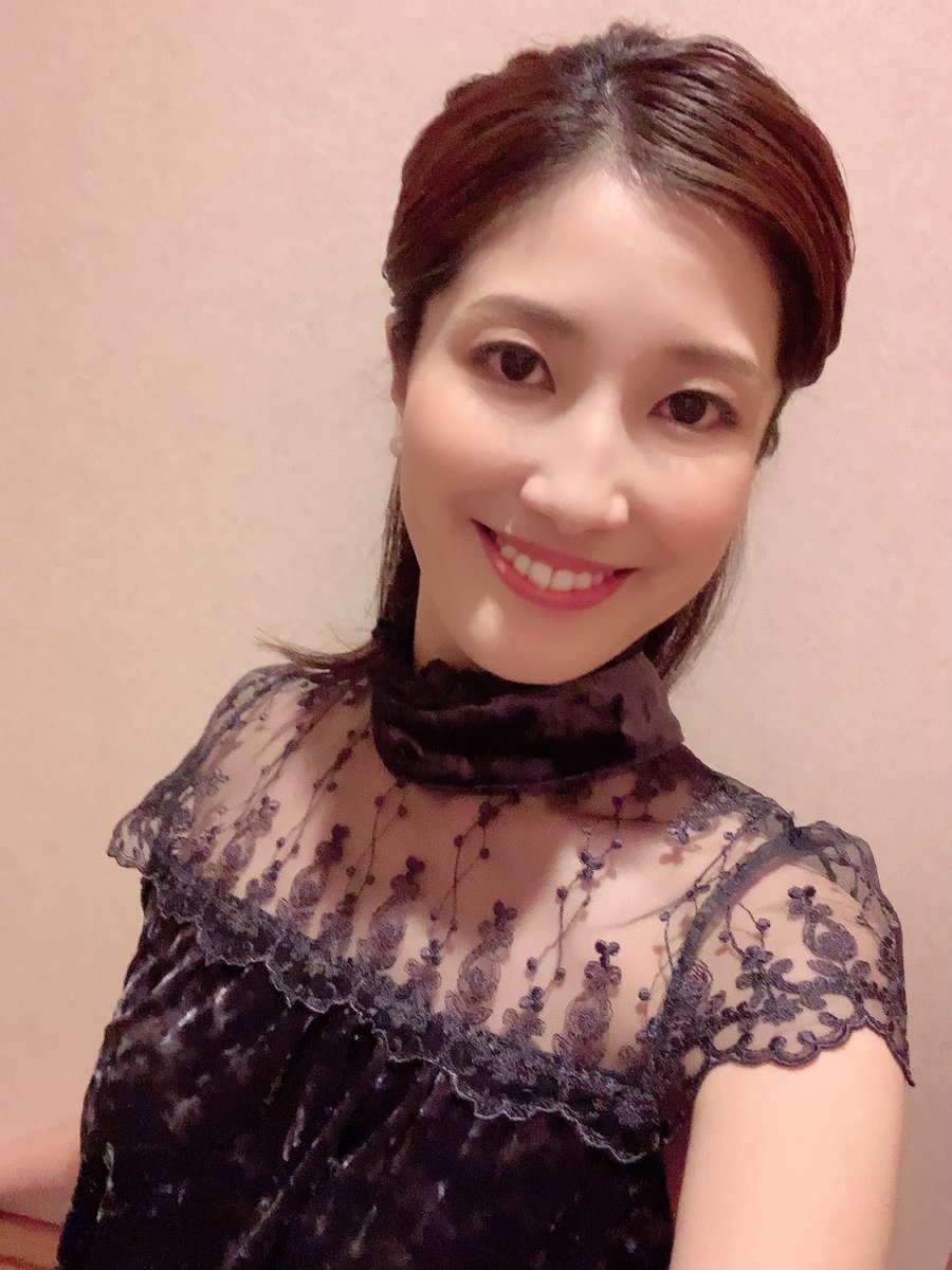 彩花まり Ar Twitter ２年前の私へ あなたは宝塚を卒業したあとも 温かいお客様に見守っていただき 家族にたくさんサポートしてもらい 心強い仲間がたくさん出来ますよ だから日々悔いなく笑って走り続けて大丈夫 T Co Tyy1zujrr5 彩花まり 宝塚