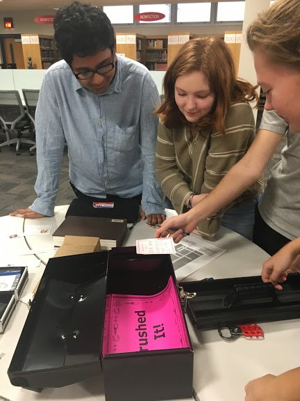 Megan_HSLib's tweet photo. Fun times today with a gender reveal breakout!  Students reviewed content on cells and the prize was learning what their teacher is having! @pahslmc1 https://t.co/L1j6zyW0bN