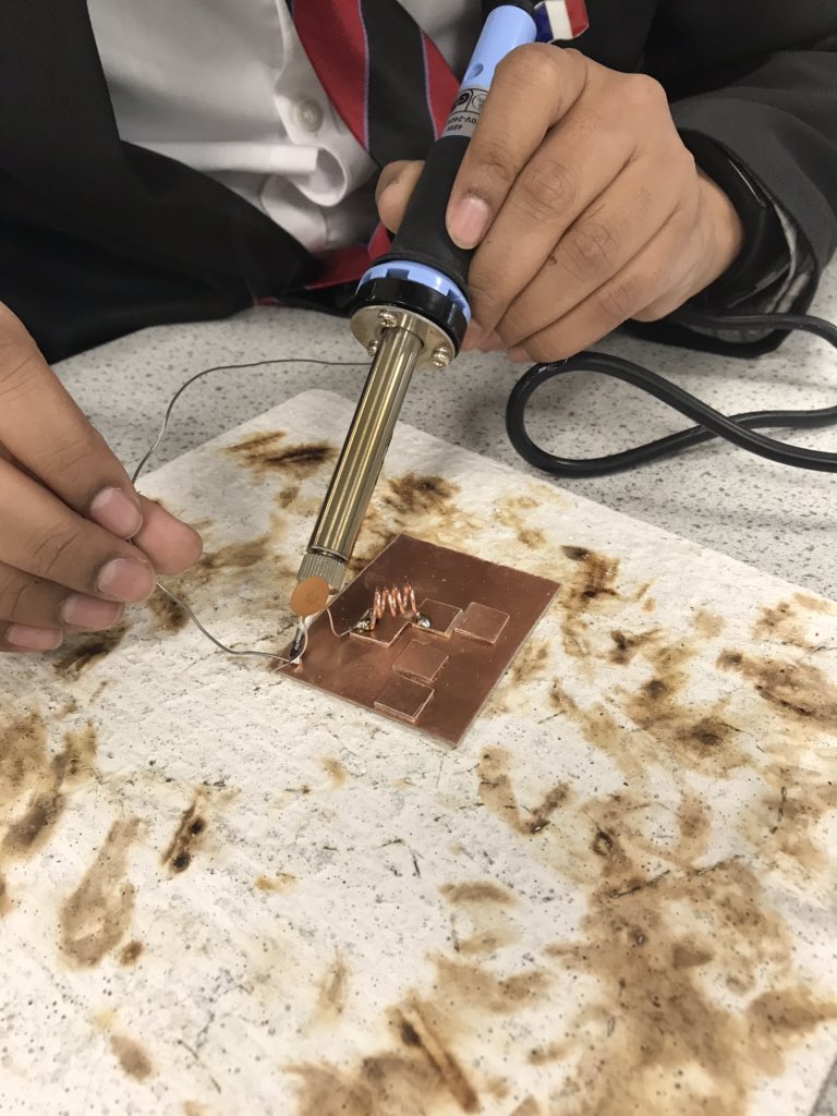 rlsphysics1's tweet photo. Students started making an FM transmitter today for Engineering week #engineering #engineeringweek #electronics @TheRoyalLatin https://t.co/mWMLxEe6QK