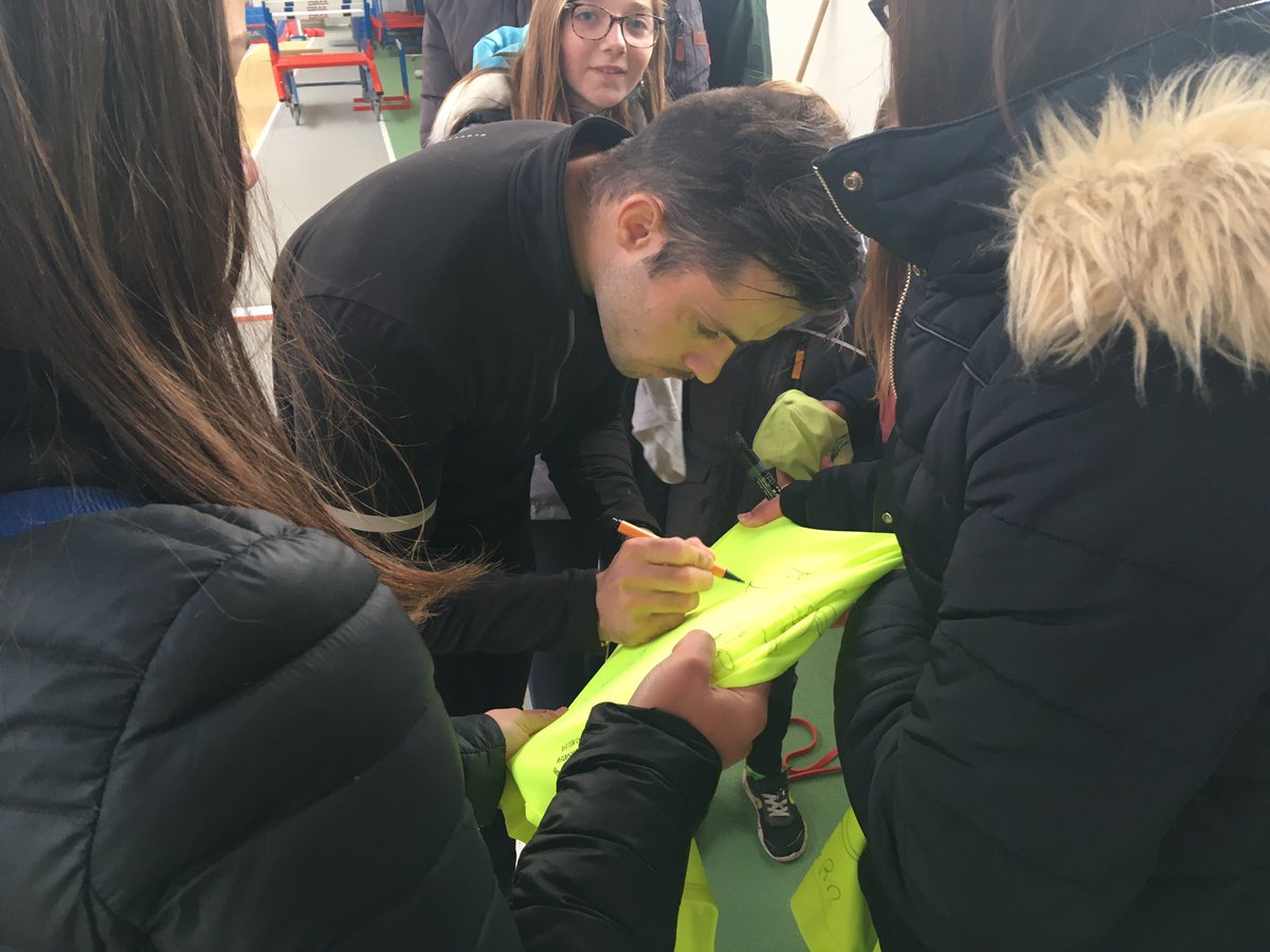 ValerieChopin's tweet photo. Stage à #SaintMalo pour l’équipe de France d’ #athletisme. Au programme : entraînements, photos, dédicaces et soins aux @thermesmarins de St-Malo avec @mayer_decathlon @alex76tav @VLavillenie @lemaitreathle @FFAthletisme ... Dans le JT de @france3Bretagne à 19h https://t.co/dz8Wa54PD1