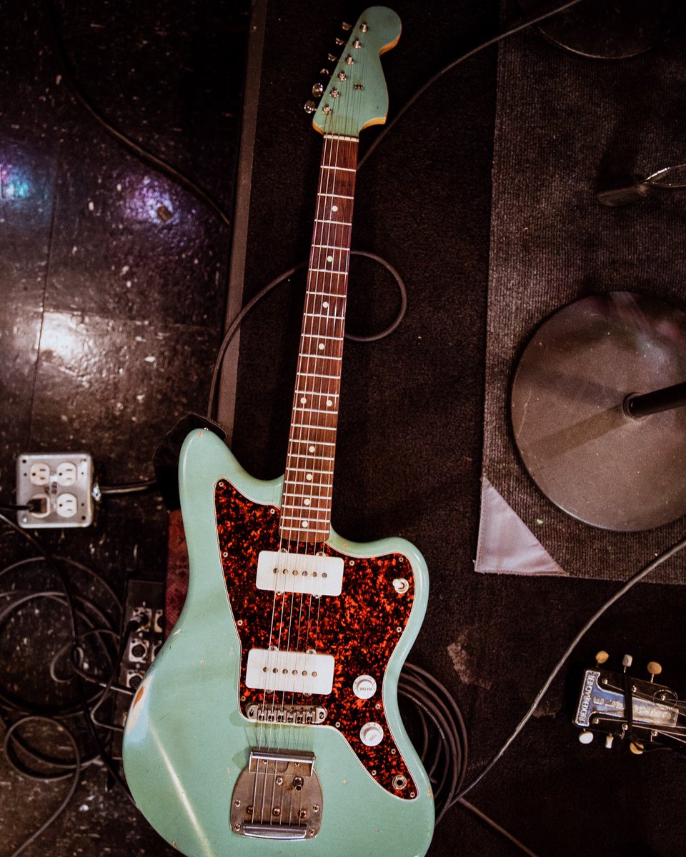 Eye candy 🍭🍭 What is your axe of choice right now? This #jazzmaster has been with me through thick &amp; thin 😍😍 The pick guard was originally white, but I traded out for this faux tortoiseshell and am still wowed every time I see it.
📷 <a href="/alyssegafkjen/">ALYSSE GAFKJEN</a>