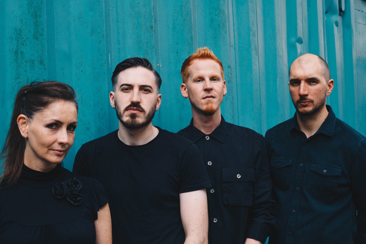 echoesanddust's tweet photo. Under the Influence | In October, Leeds based quartet @aheadlesshorse released a double-A side titled 'Belong / The Moon Into Blood'.  We caught up with the band &amp; asked them to pick 3 albums that have influenced them &amp; their music. These are their picks: https://t.co/uOy5VL9k70 https://t.co/UR7lrHTkgg
