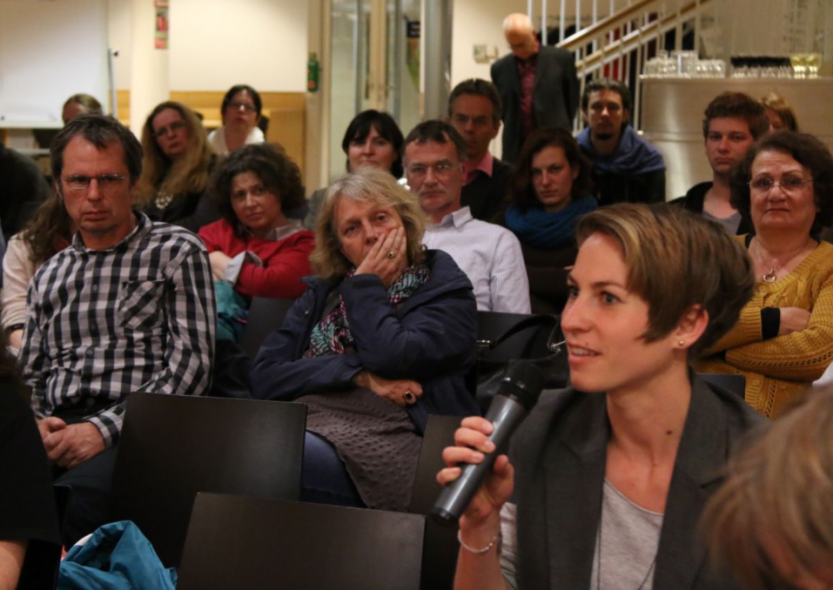 RichardSolder's tweet photo. Nächste Woche ist es soweit: "#NGOs heute. #Zivilgesellschaft neu denken?"
Podiumsdiskussion 
Mit @ro_my, Agnes Pürstinger @ViennaForFuture &amp; Theologe Martin Jäggle 
Mi, 27.11., 19 Uhr, Hauptbücherei
https://t.co/7sZGA6Ee0C
@buechereiwien @SuedwindAustria 
#40JahreSüdwind https://t.co/EbZziewFiR