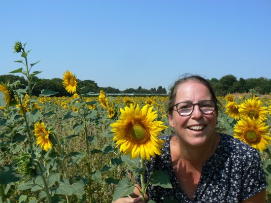 SchoolISSCool's tweet photo. Ann geeft middelbare scholieren les in geluk: “Leren leren is een vak, maar hoe zit het met leren leven?” https://t.co/UO0sjJvi66 https://t.co/NEzlCsBm4C