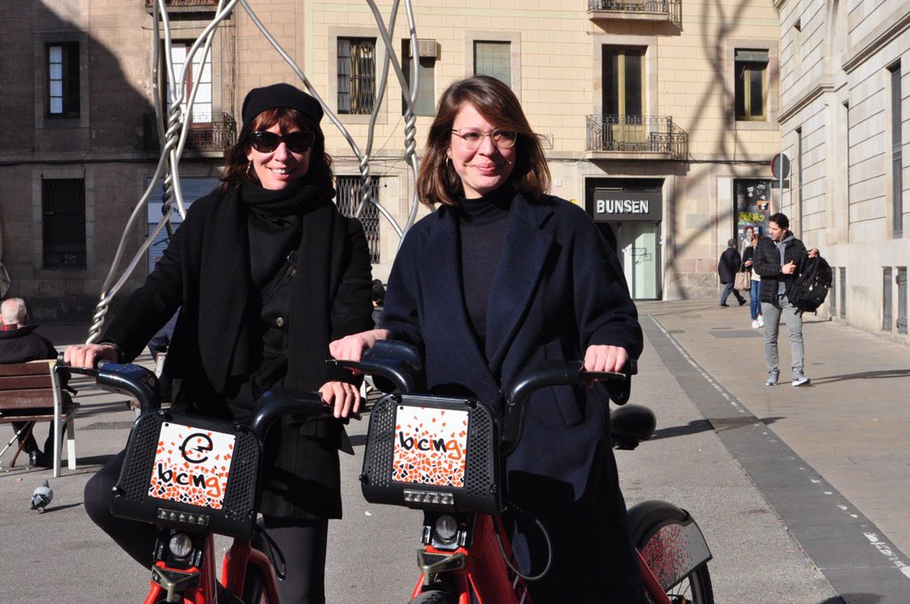 janetsanz's tweet photo. Inspiradora trobada amb @JSadikKhan, la dona que va convertir Times Square en un oasi per a vianants a Nova York. Impulsora de la bici i el transport públic.
Si es pot canviar un carrer es pot canviar el món. https://t.co/RgjV3Vi7nB