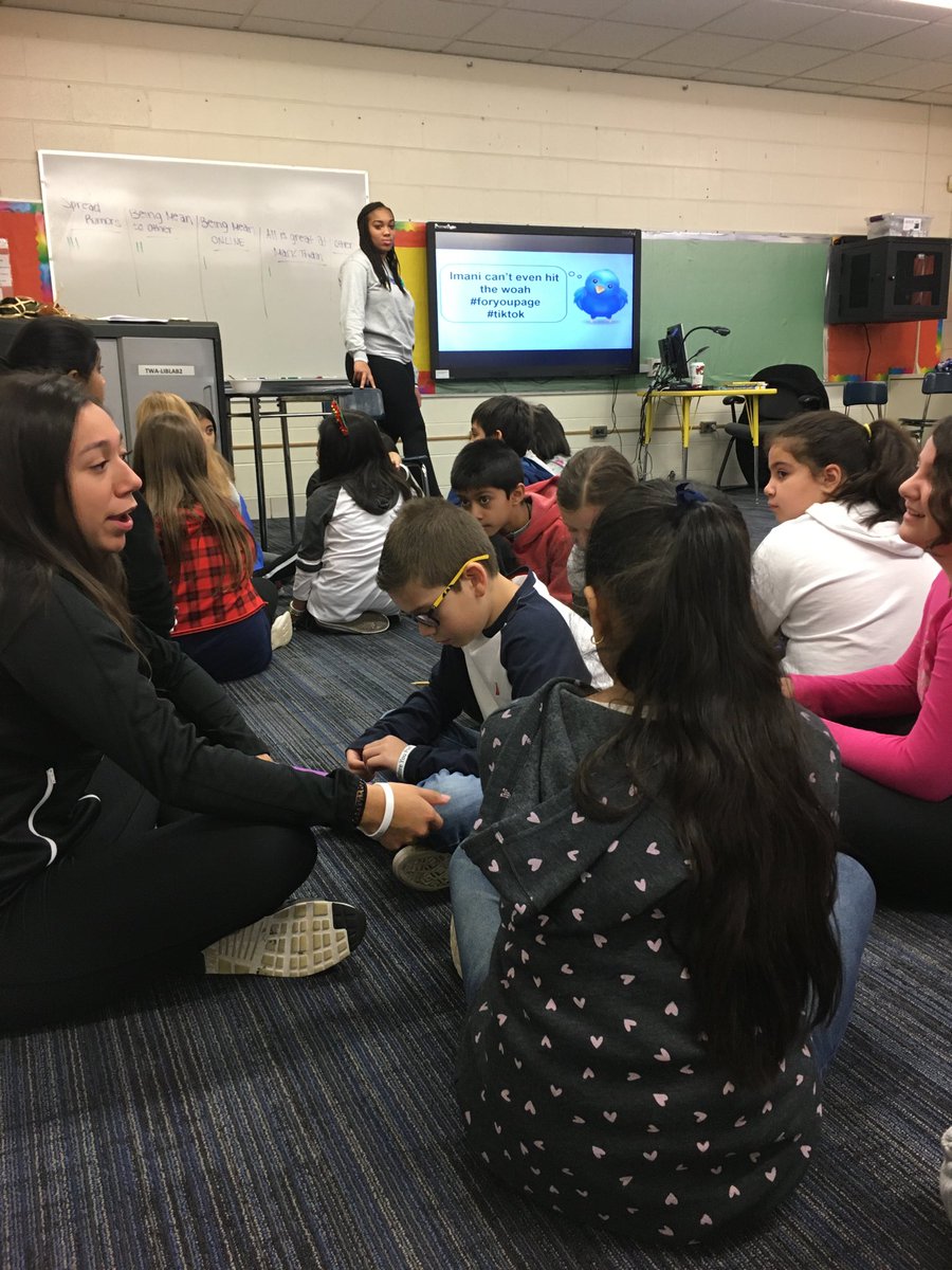Maine East HS teaching our Mark Twain students about safe and responsible technology!  

STOP-BLOCK-TELL 

⁦<a href="/MarkTwainD63/">Mark Twain School</a>⁩ ⁦<a href="/63to207/">63to207</a>⁩ ⁦<a href="/Maine_East/">Maine East HS</a>⁩ ⁦<a href="/EastMaine63/">EastMaine63</a>⁩ #cougarcountry