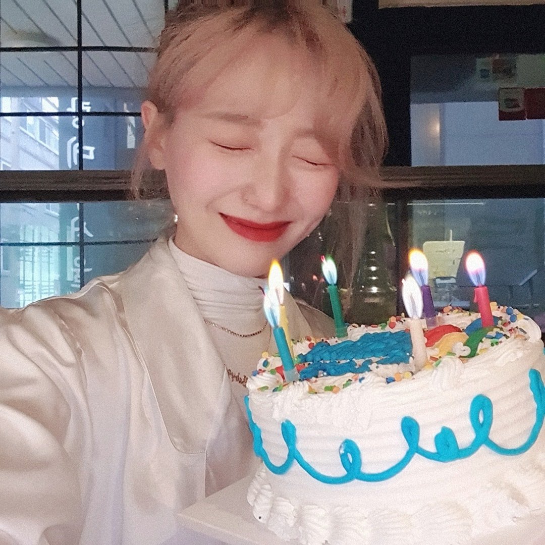 ryuvlydayz's tweet photo. 매일이 생일같이 세상의 많은 사랑과 행복이 수정이와 함께 하길💕 https://t.co/vke8XFsREH